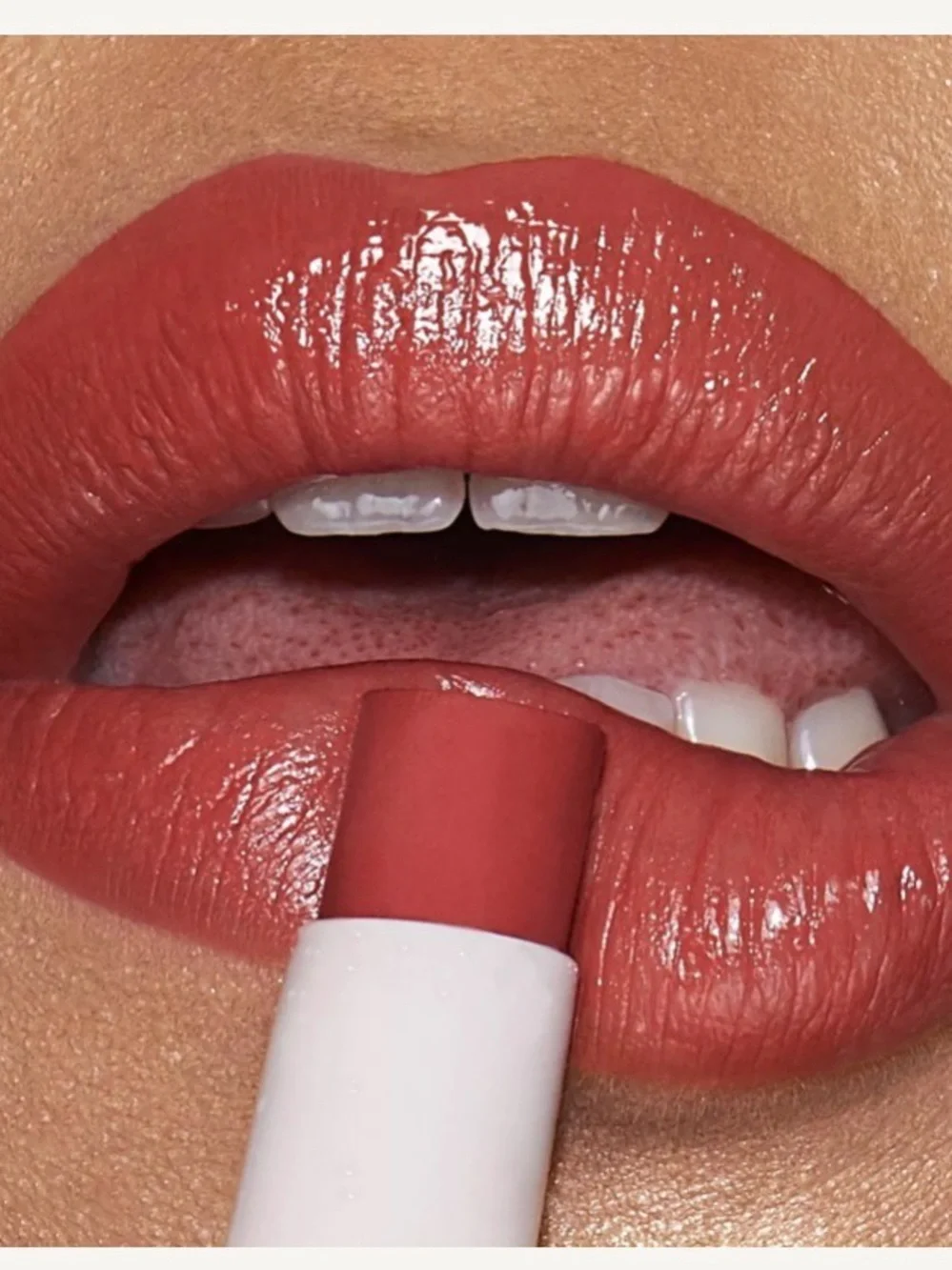 Charlotte Tilbury Hyaluronic Happikiss Lipstick Balm-Enchanting